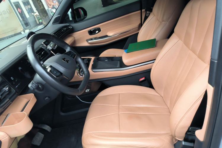 Used Nio ES8 2022 75 kWh Six-Seater Version Left Front Seat