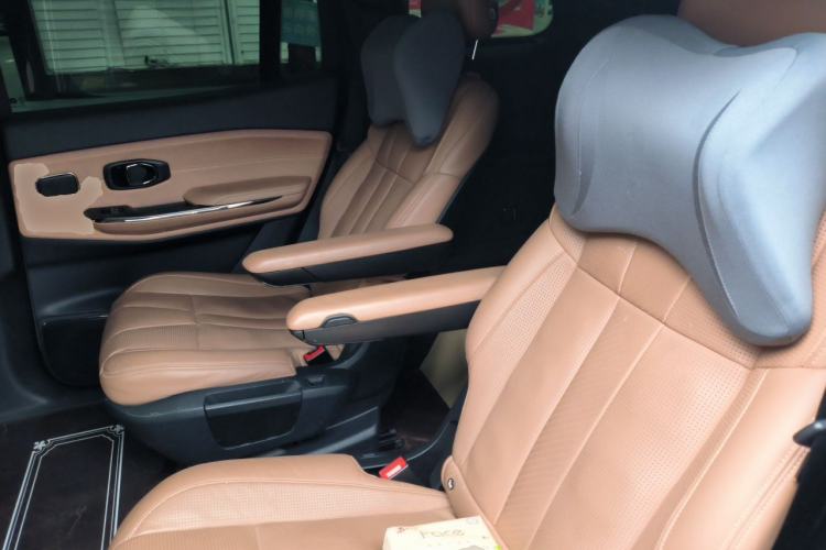 Used Nio ES8 2022 75 kWh Six-Seater Version Left Rear Seat