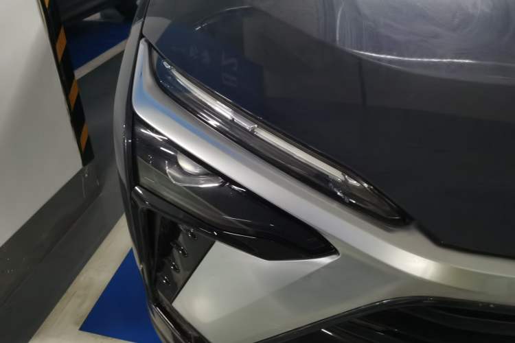 Used Nio ES8 2022 75 kWh Six-Seater Version Right Front Headlight
