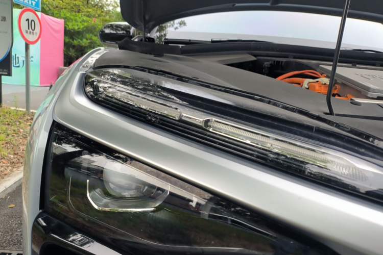 Used Nio ES8 2022 75 kWh Six-Seater Version Right Front Headlight