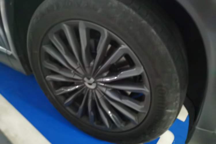 Used Nio ES8 2022 75 kWh Six-Seater Version Right Front Wheel Hub