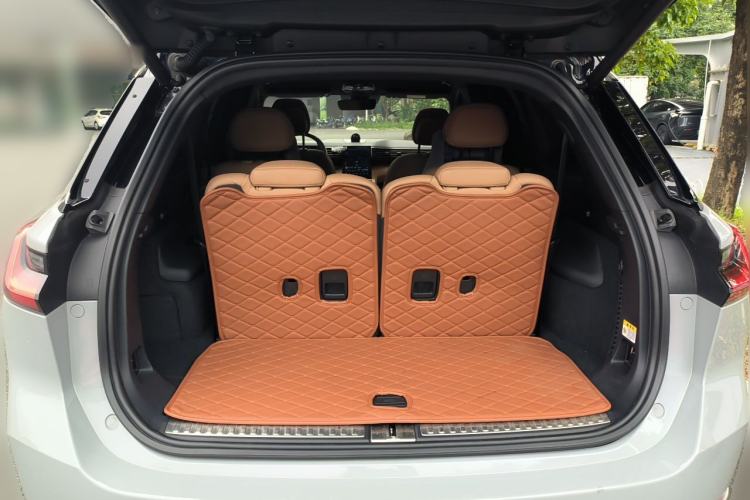Used Nio ES8 2022 75 kWh Six-Seater Version Trunk