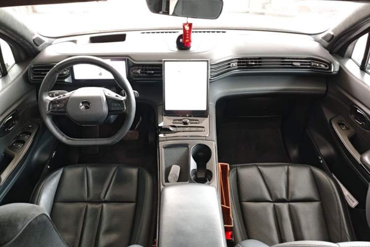 Used Nio ES8 2022 100kWh Signature Edition Six-Seater Center Console