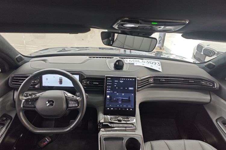 Used Nio ES8 2022 75 kWh Signature Edition Six-Seater Center Console