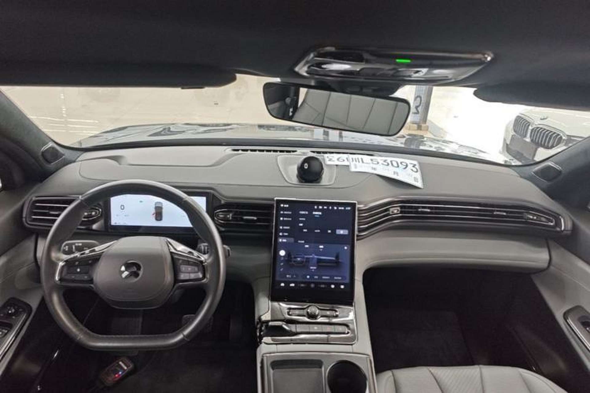 Used Nio ES8 2022 75 kWh Signature Edition Six-Seater Center Console
