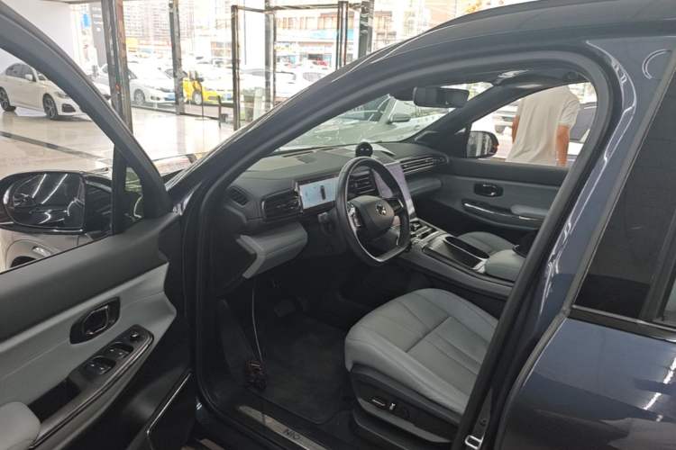 Used Nio ES8 2022 75 kWh Signature Edition Six-Seater Driver Seat