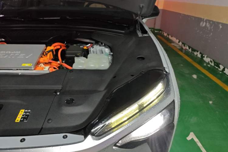 Used Nio ES8 2022 75 kWh 7-Seater Version Engine Bay Left
