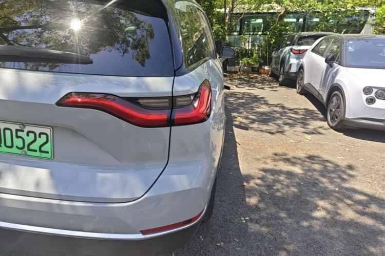 Used Nio ES8 2022 75 kWh Six-Seater Version Exterior 3