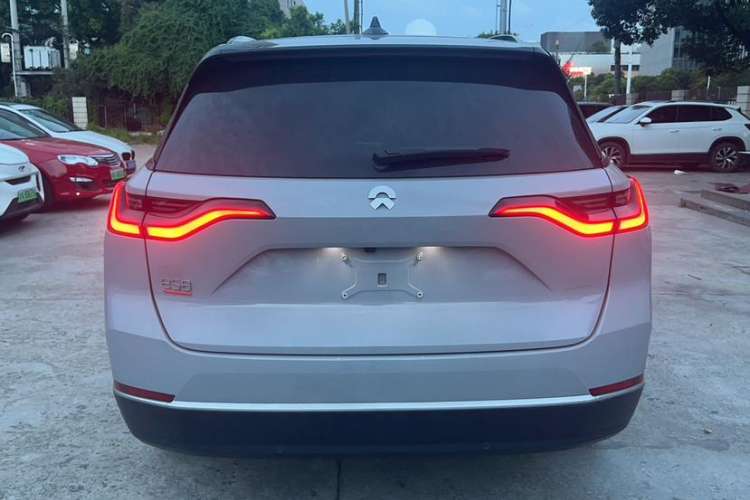 Used Nio ES8 2022 75 kWh Six-Seater Version Exterior 4