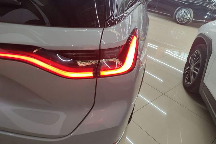 Used Nio ES8 2022 75 kWh Signature Edition Six-Seater Exterior 6