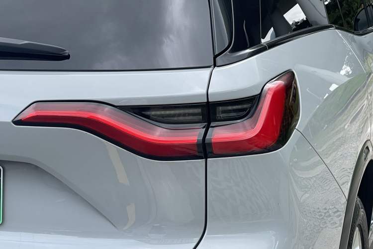 Used Nio ES8 2022 75 kWh 7-Seater Version Exterior 9