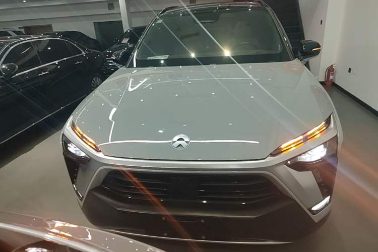 Used Nio ES8 2022 75 kWh Signature Edition Six-Seater Front