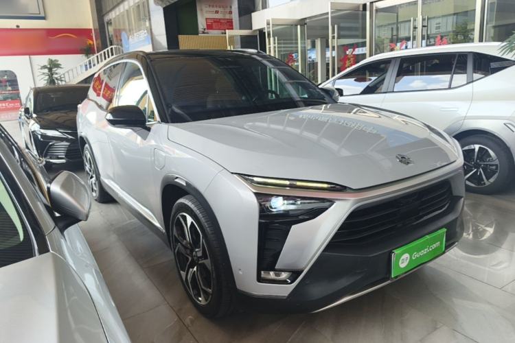 Used Nio ES8 2022 100kWh Signature Edition Seven-Seater Front Right 45 Deg