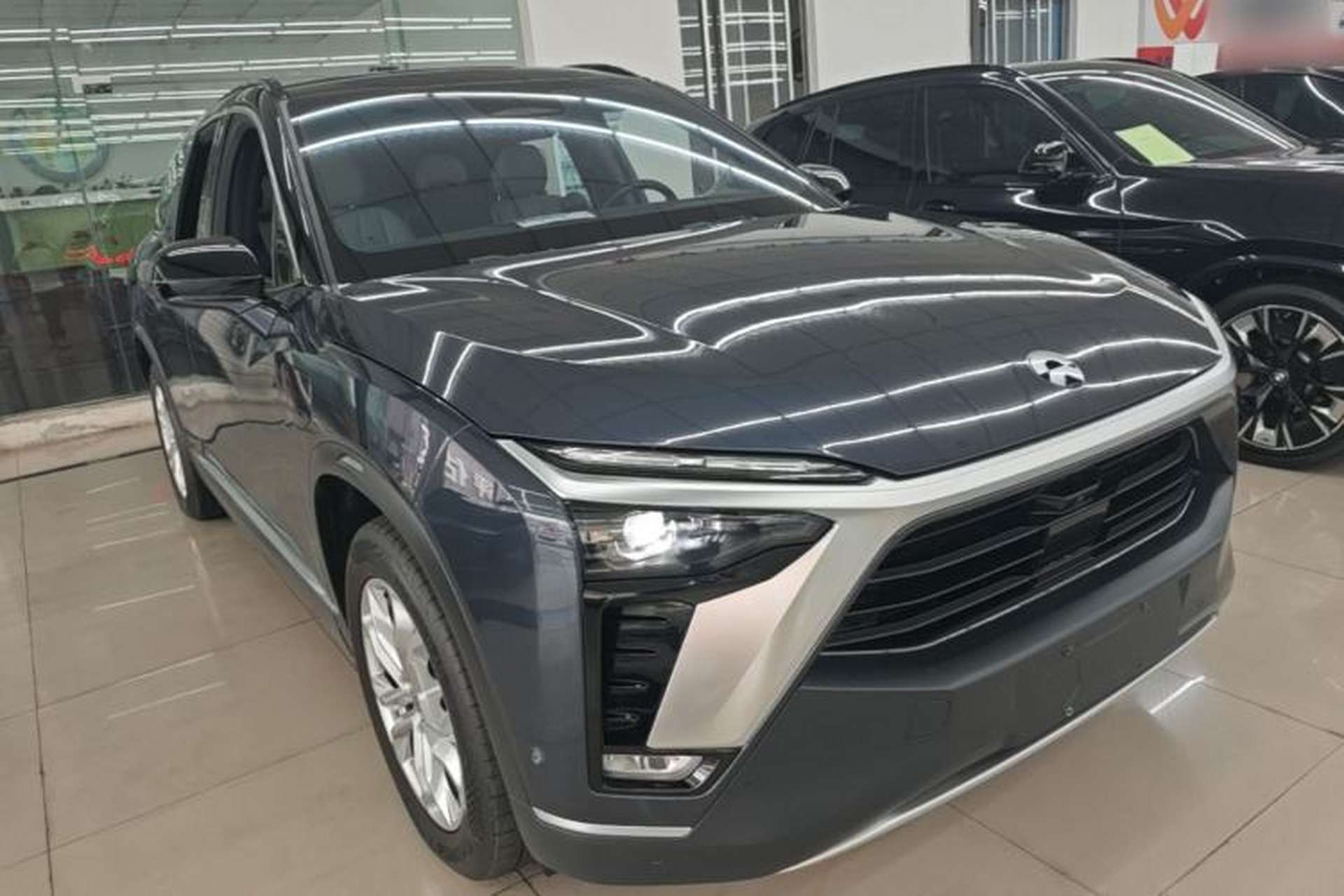 Used Nio ES8 2022 75 kWh Signature Edition Six-Seater Front Right 45 Deg