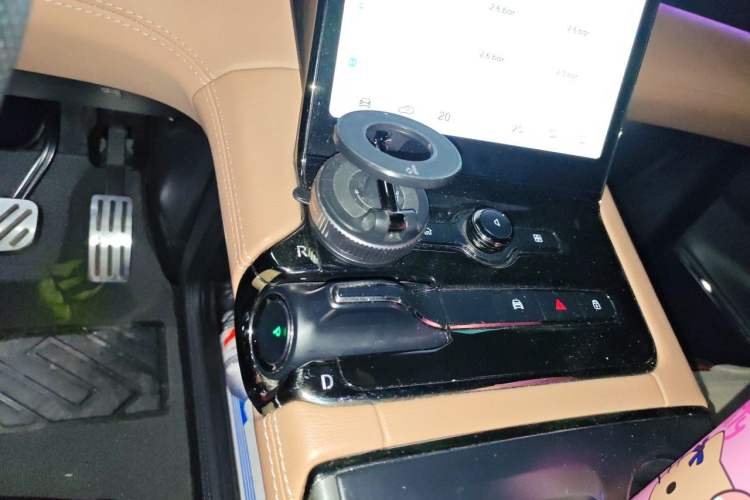 Used Nio ES8 2022 75 kWh 7-Seater Version Gear Lever