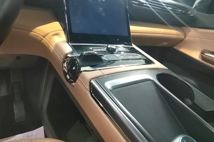 Used Nio ES8 2022 75 kWh Signature Edition Six-Seater Gear Lever