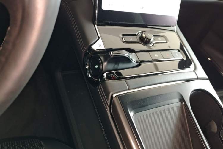 Used Nio ES8 2022 100kWh Signature Edition Six-Seater Gear Lever