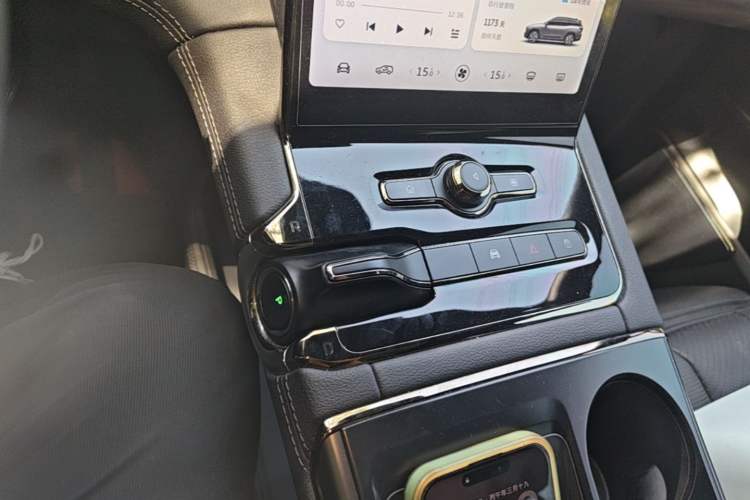 Used Nio ES8 2022 75 kWh Six-Seater Version Gear Lever