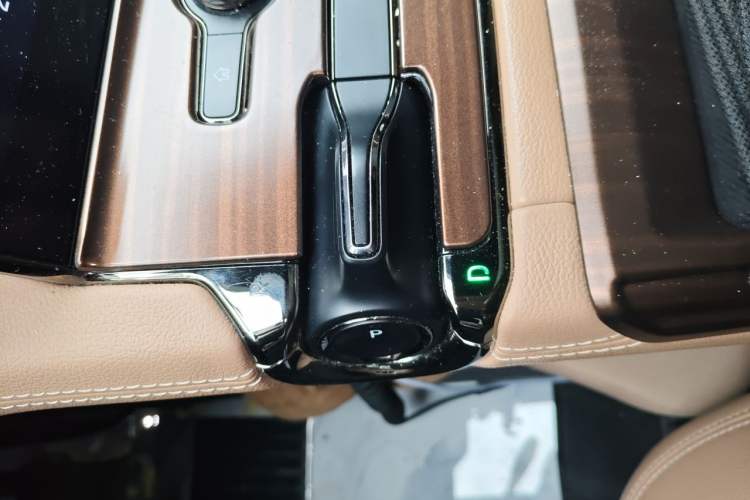 Used Nio ES8 2022 75 kWh Six-Seater Version Gear Lever