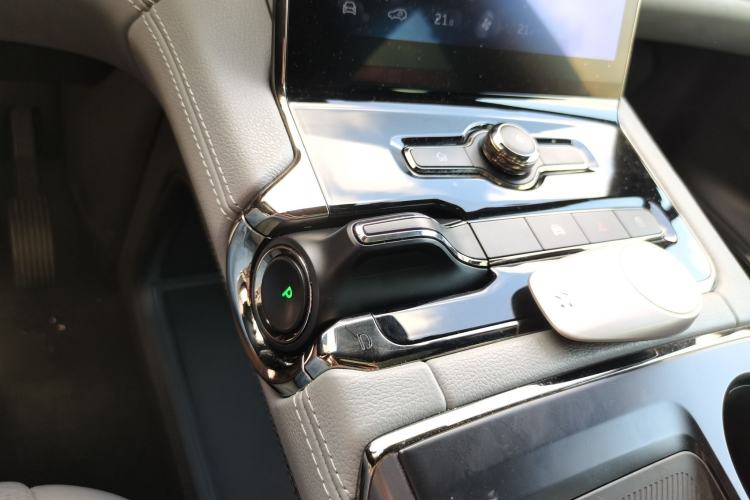 Used Nio ES8 2022 75 kWh Six-Seater Version Gear Lever