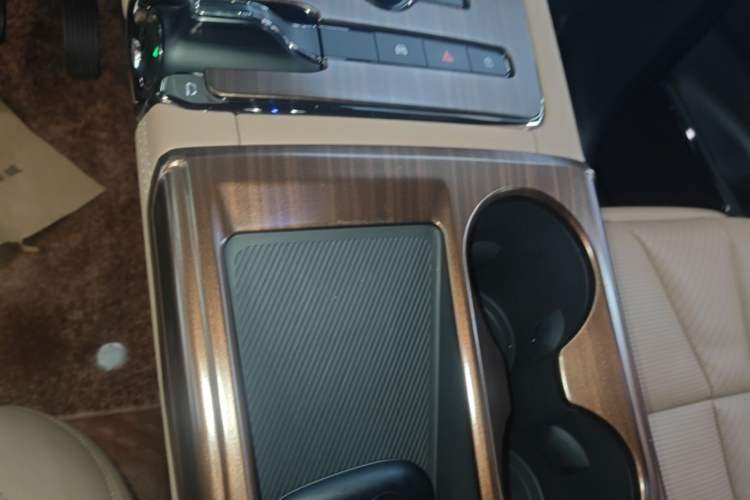 Used Nio ES8 2022 75 kWh 7-Seater Version Gear Lever