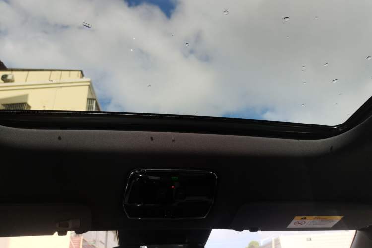 Used Nio ES8 2022 75 kWh Six-Seater Version Headliner