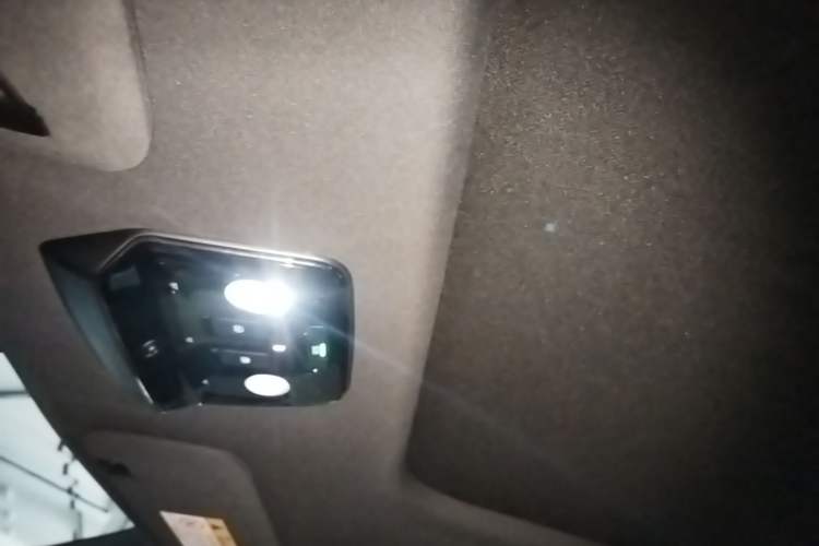 Used Nio ES8 2022 100 kWh Six-Seater Version Headliner