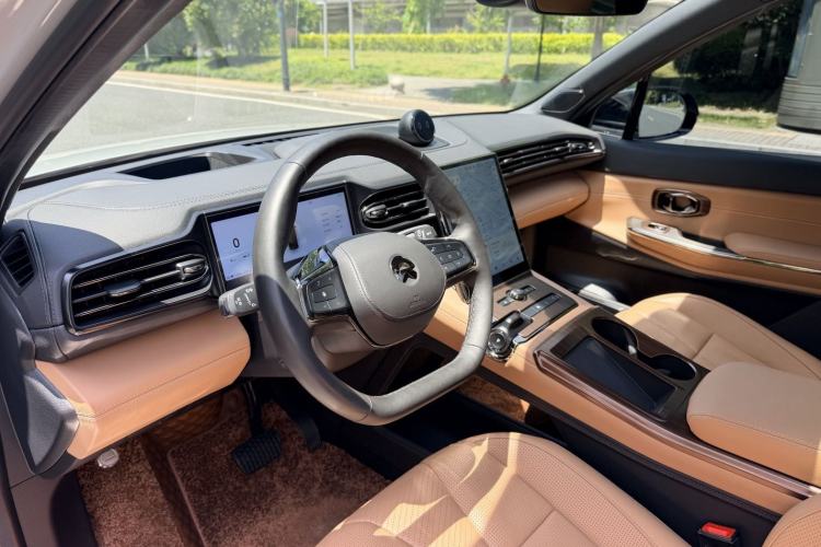 Used Nio ES8 2022 75 kWh 7-Seater Version Interior 1