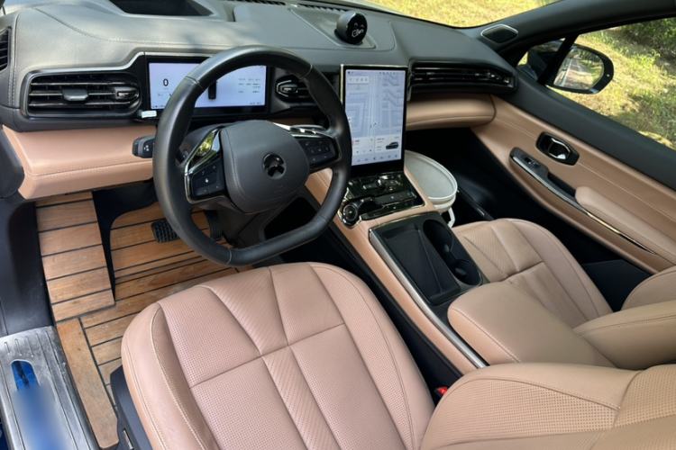 Used Nio ES8 2022 100 kWh Six-Seater Version Interior 10