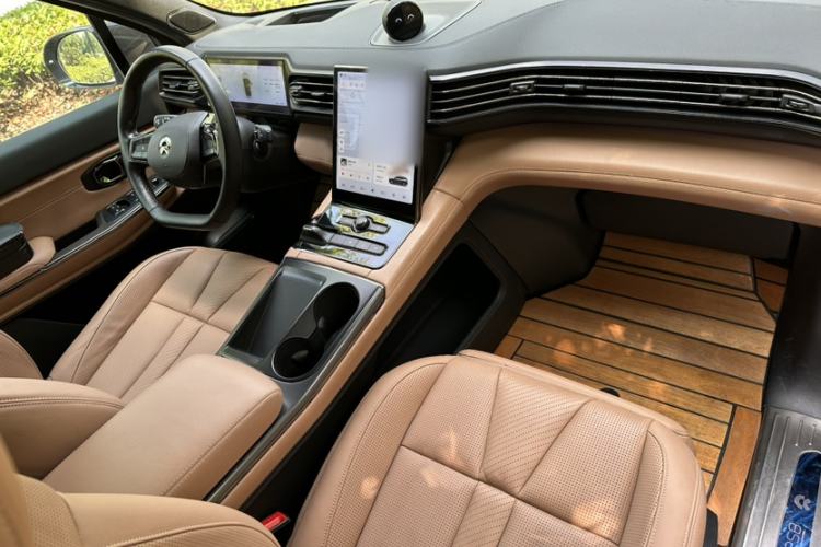 Used Nio ES8 2022 100 kWh Six-Seater Version Interior 12