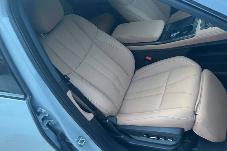 Used Nio ES8 2022 75 kWh Six-Seater Version Interior 12