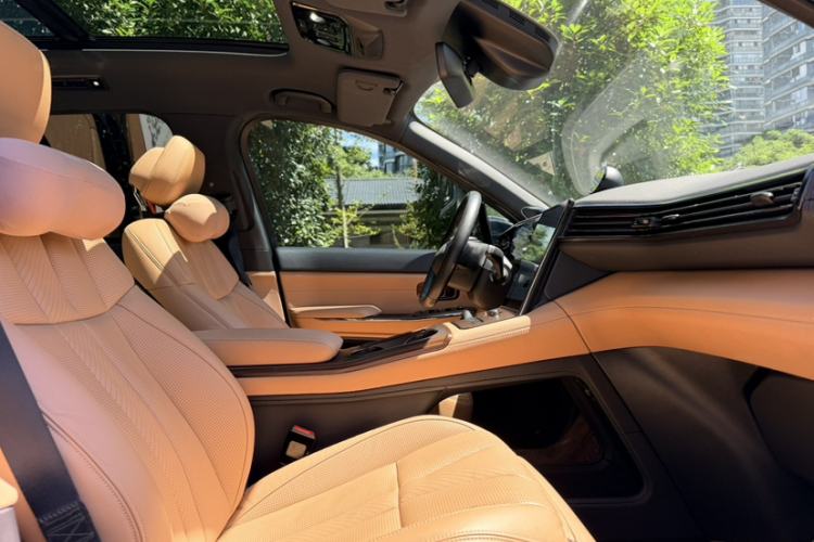 Used Nio ES8 2022 75 kWh 7-Seater Version Interior 2