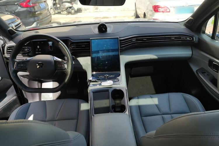 Used Nio ES8 2022 75 kWh Six-Seater Version Interior 2