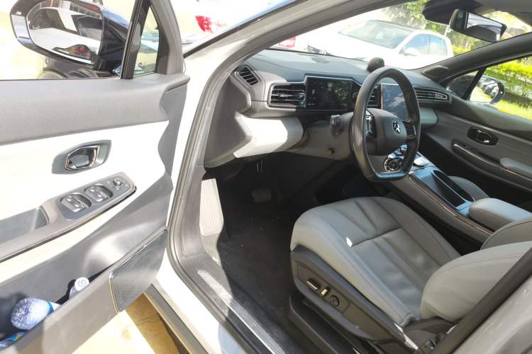 Used Nio ES8 2022 75 kWh Six-Seater Version Interior 3