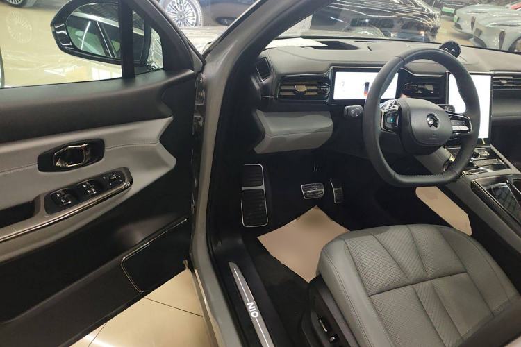 Used Nio ES8 2022 75 kWh Signature Edition Six-Seater Interior 3