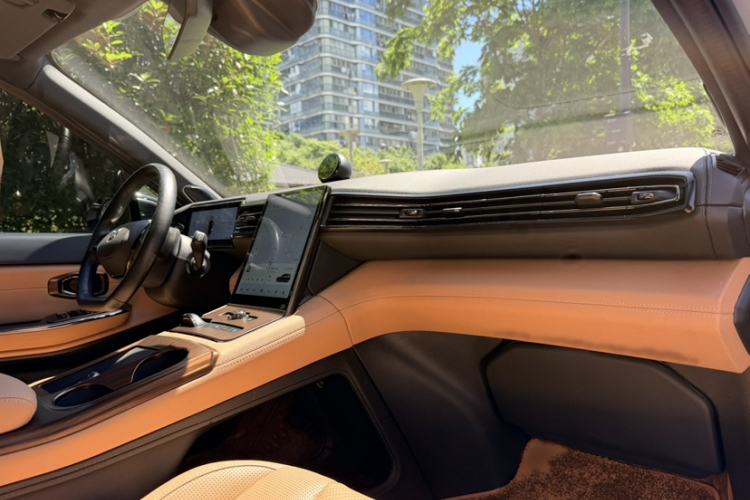 Used Nio ES8 2022 75 kWh 7-Seater Version Interior 4