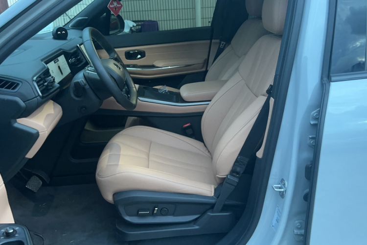 Used Nio ES8 2022 75 kWh Six-Seater Version Interior 6