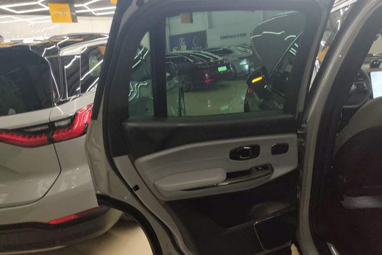 Used Nio ES8 2022 75 kWh Signature Edition Six-Seater Interior 8