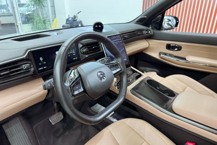Used Nio ES8 2022 75 kWh Flagship Version Six Seats Interior 9