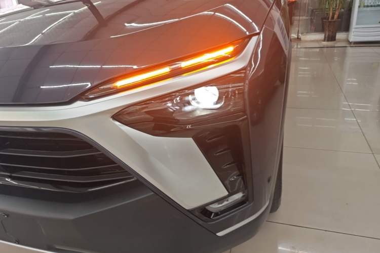 Used Nio ES8 2022 75 kWh Signature Edition Six-Seater Left Front Headlight