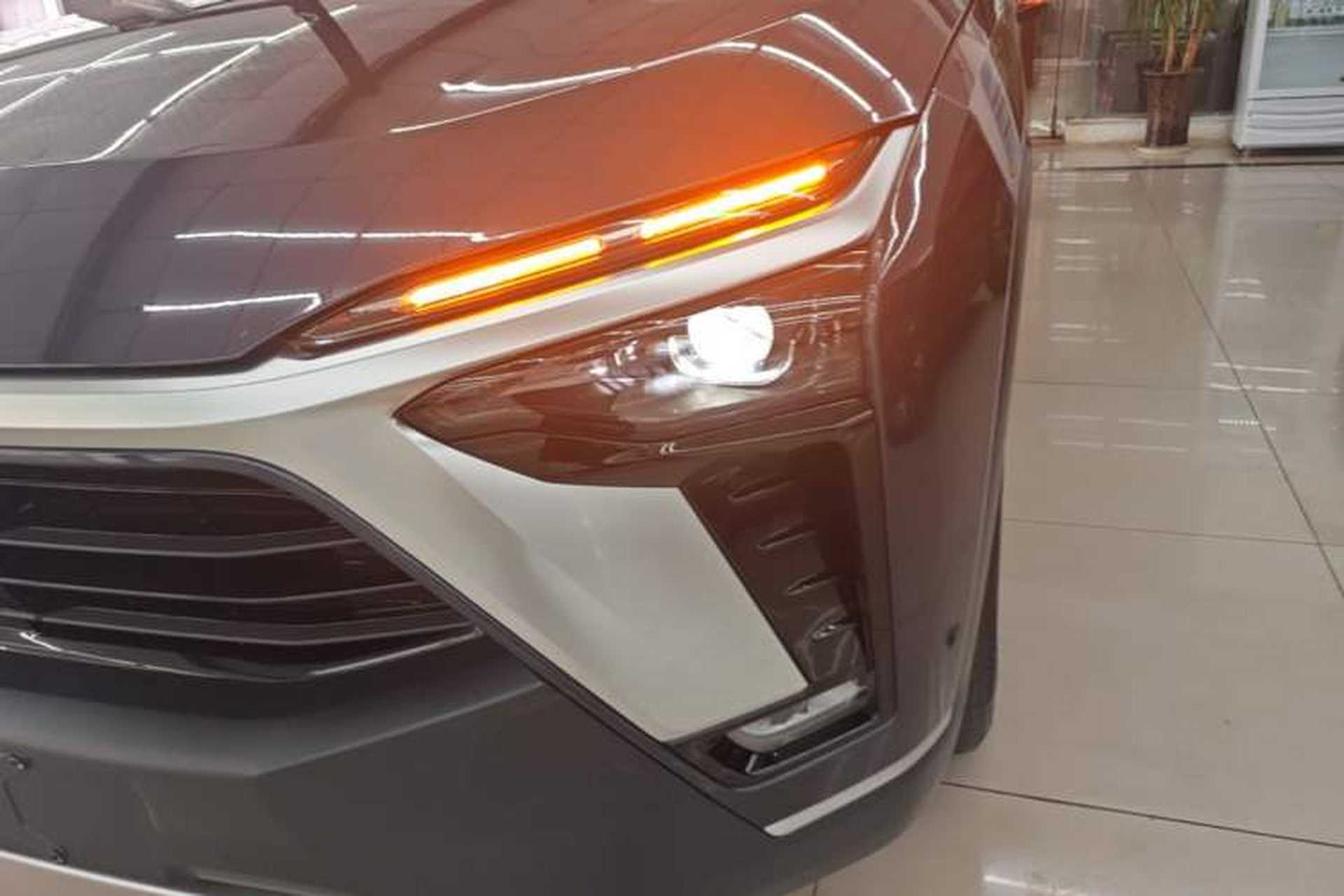 Used Nio ES8 2022 75 kWh Signature Edition Six-Seater Left Front Headlight