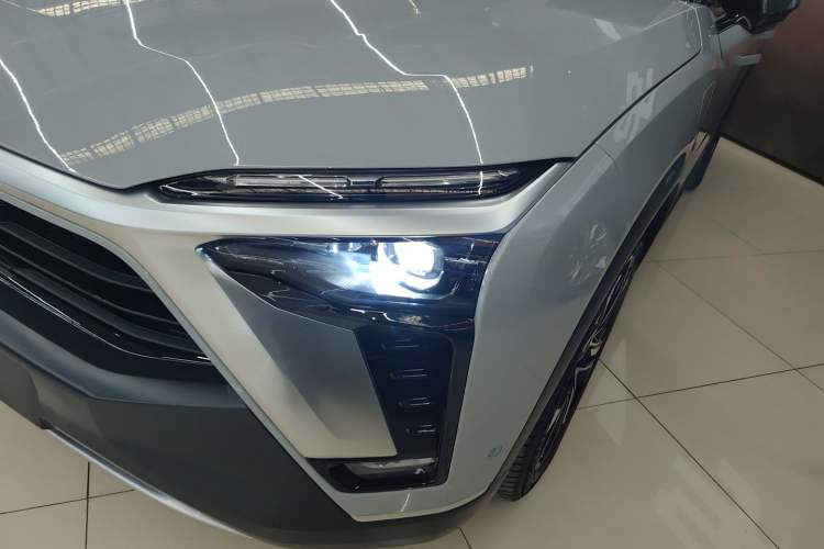Used Nio ES8 2022 75 kWh Signature Edition Six-Seater Left Front Headlight