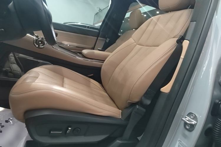 Used Nio ES8 2022 75 kWh Signature Edition Six-Seater Left Front Seat