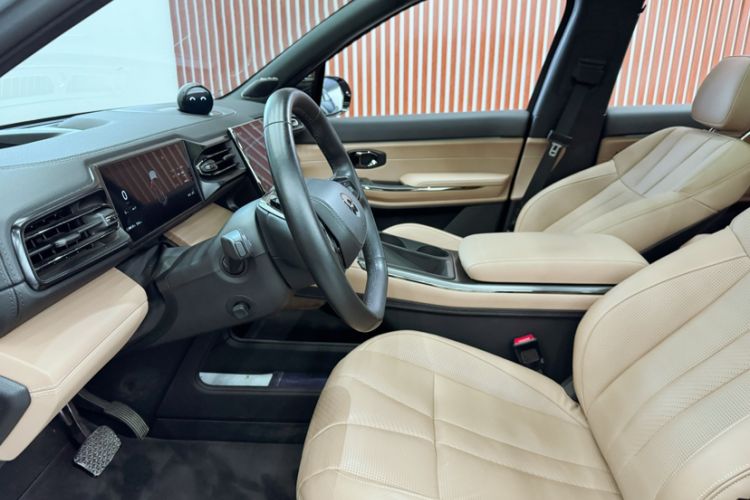 Used Nio ES8 2022 75 kWh Flagship Version Six Seats Left Front Seat