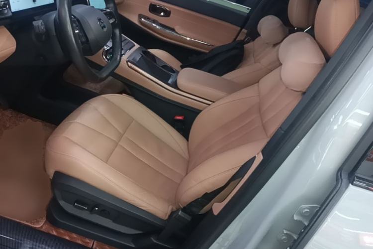 Used Nio ES8 2022 75 kWh 7-Seater Version Left Front Seat
