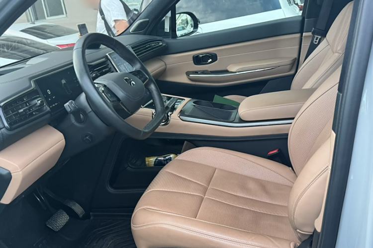 Used Nio ES8 2022 100kWh Signature Edition Seven-Seater Left Front Seat