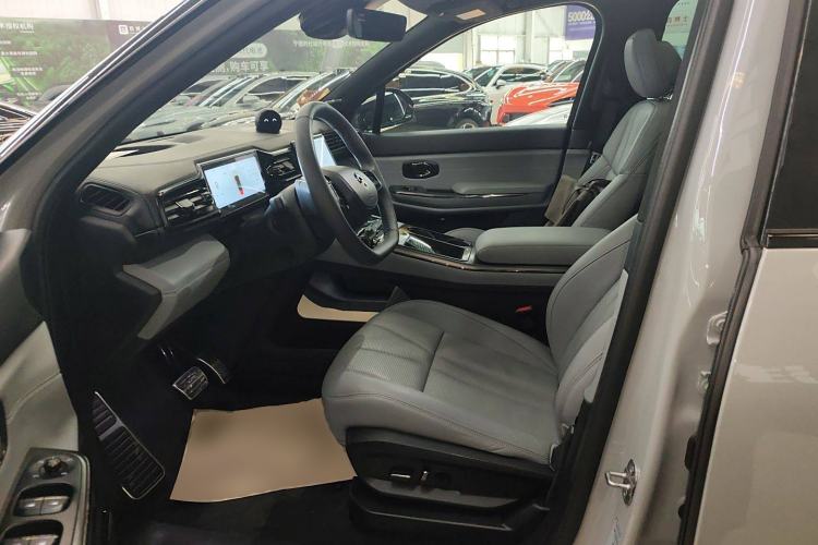 Used Nio ES8 2022 75 kWh Signature Edition Six-Seater Left Front Seat
