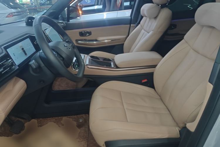 Used Nio ES8 2022 75 kWh 7-Seater Version Left Front Seat