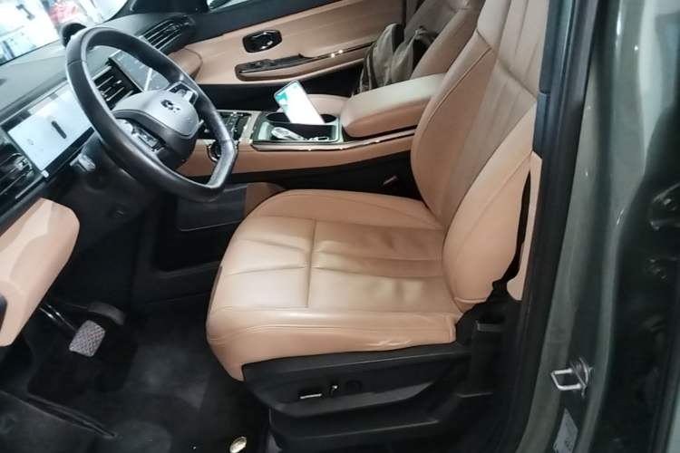 Used Nio ES8 2022 100 kWh Six-Seater Version Left Front Seat