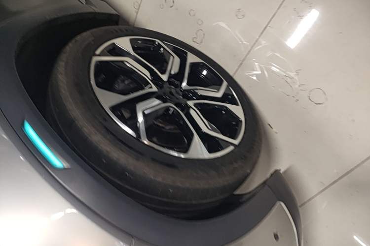 Used Nio ES8 2022 100 kWh Six-Seater Version Left Front Wheel Hub